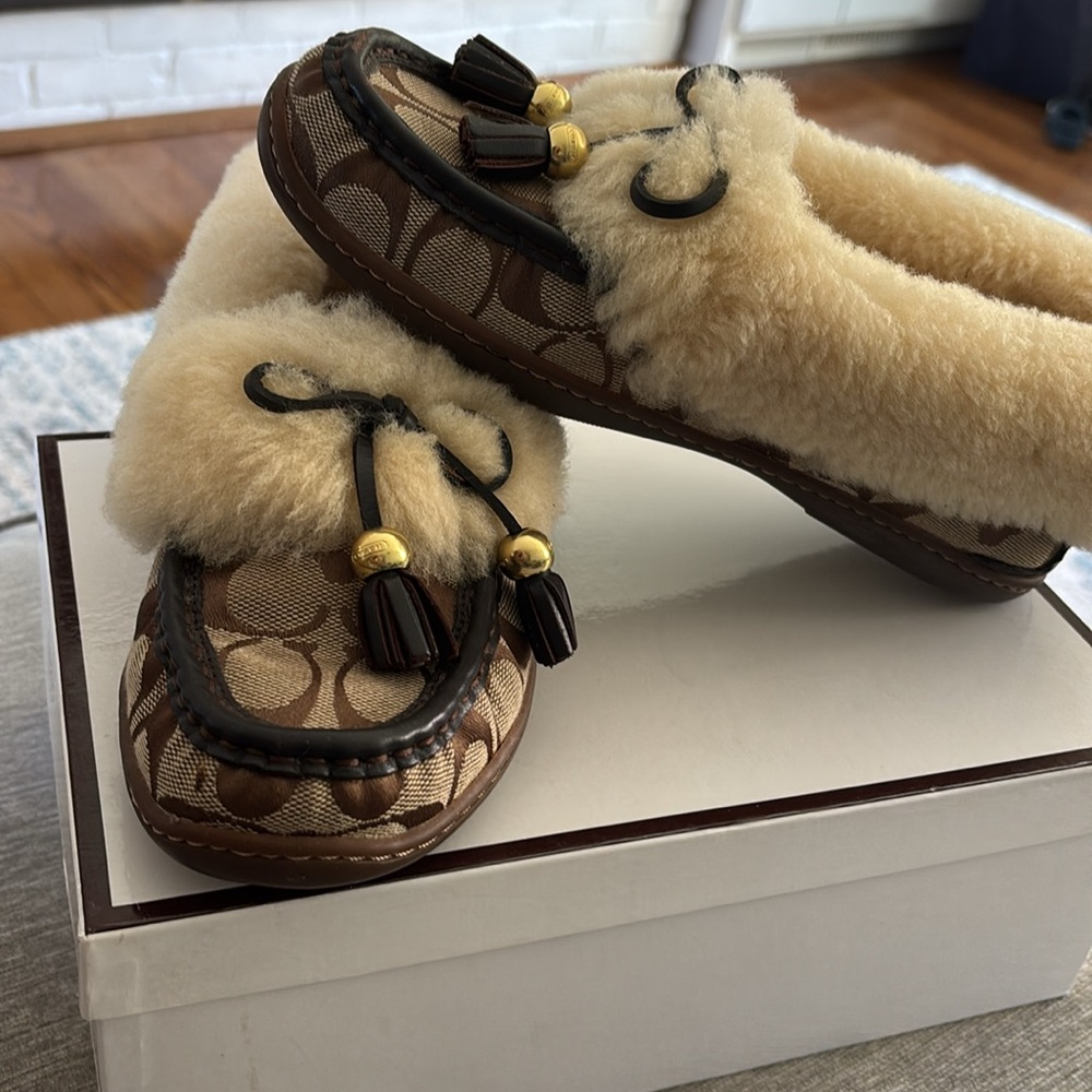 Coach Women’s moccasins size 8 - Picture 2 of 3